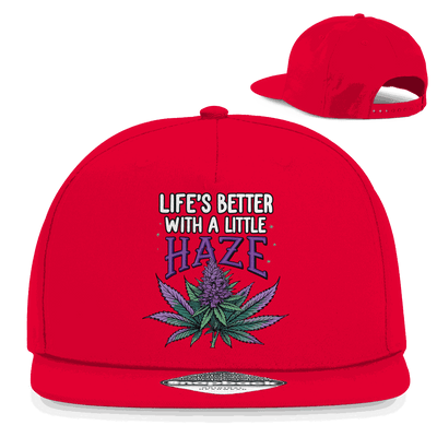 Stylishe Snapback Rapper Cap Life is better with a little Haze aus Baumwoll-Twill mit flachem Schirm und Snapback-Verschluss