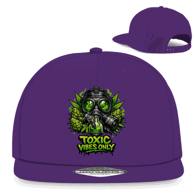 Schwarzes Snapback Rapper Cap mit "Toxic Vibes Only" Aufschrift und flachem Schirm von Division420